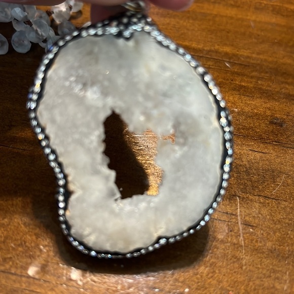 Druzy stone hand knitted necklace - Picture 4 of 5